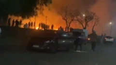 Impactante incendio en Albardón puso en riesgo viviendas cerca de la Ruta 40