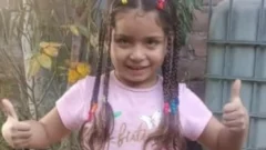 Búsqueda desesperada: un familiar retiró a una nena de la escuela y su paradero es un misterio