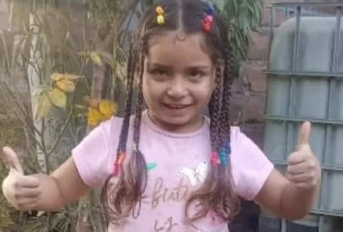 Búsqueda desesperada: un familiar retiró a una nena de la escuela y su paradero es un misterio