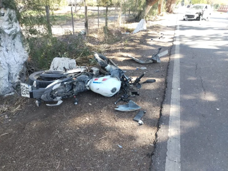 Albardón: tres heridos tras el choque de un policía en moto contra un auto