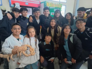 Alumnos de la Escuela Ingeniero Marco Zalazar transforman el miedo al alacrán Tityus trivittatus
