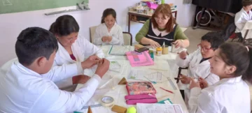 Día del Maestro: Mónica y su “motor de amor” en la escuela de Sierras de Elizondo
