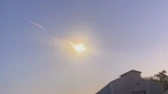 Videos: una misteriosa bola de fuego cruzó el cielo de tres provincias
