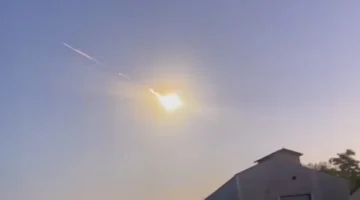 Videos: una misteriosa bola de fuego cruzó el cielo de tres provincias