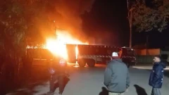 Video: explosiones y desesperación en el incendio de los colectivos en Pocito
