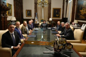 Post elecciones, Milei y Caputo se reunieron con el presidente del BID