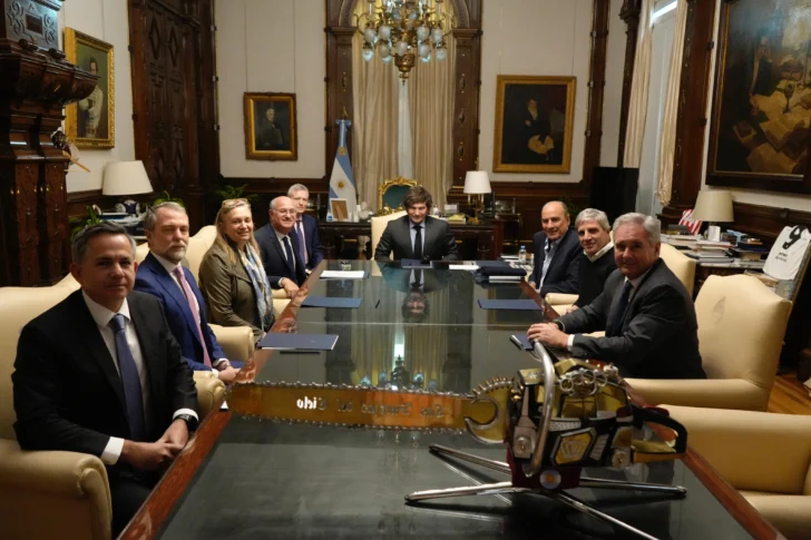 Post elecciones, Milei y Caputo se reunieron con el presidente del BID