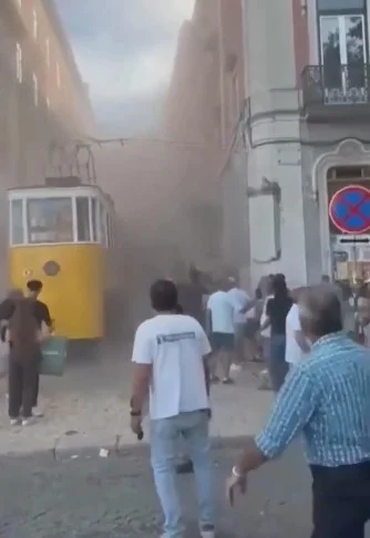 Horror en Lisboa: al menos 15 muertos al descarrilar un funicular