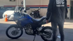 Robaron una moto de $7 millones y se dejaron en evidencia