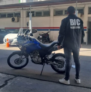 Robaron una moto de $7 millones y se dejaron en evidencia
