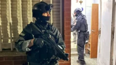 Vendían drogas las 24 horas a metros de una plaza y fueron detenidos