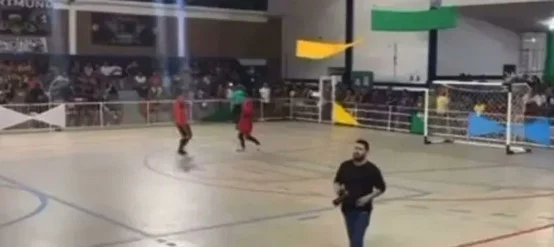 Tragedia en el futsal: atajó un penal y murió