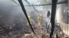 Incendio en Caucete: bomberos trabajaron para sofocar intensas llamas en un galpón