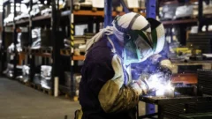 El 72% de los empleados argentinos cobra menos de $1 millón