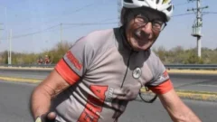 Carlos, el sanjuanino que cumplirá 85 años y mantiene viva su pasión por pedalear