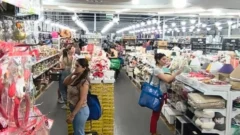 Efecto importadoras en San Juan: cómo cambió la forma de vender en el comercio local “para no perder”