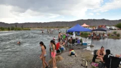 San Juan volvió a liderar el calor y el río se colmó de familias en busca de alivio