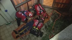 Intentó entrar por una ventana y cayó desde un séptimo piso