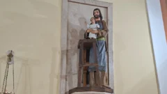 La nueva imagen de San José ya está en su parroquia junto a las Reliquias de la Cruz