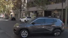 Aparatoso triple choque en Capital en una esquina con semáforos
