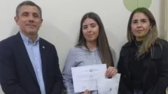 Una joven estudiante actuó en una emergencia dentro de un colectivo