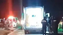 Un hombre quiso auxiliar a un conocido y murió atropellado por un camión