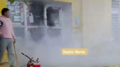 Susto en Jáchal: un incendio sorprendió frente a la plaza departamental