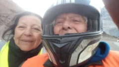 De San Juan a Chile en una moto110cc: el viaje por el abrazo de sus nietos