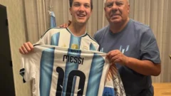 Pasó por San Juan y completó una travesía histórica rumbo al Mundial