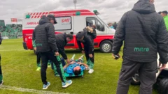 Video: así retiraban en ambulancia al arquero de Nueva Chicago tras el incidente