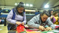 “Un cuadrito que abriga”: el encuentro solidario que reunió a tejedoras de San Juan