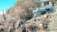 Susto en Pocito: un vehículo volcó y cayó a un canal