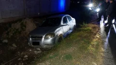 Un auto terminó en un zanjón en Santa Lucía