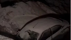 Un auto despistó en plena nevada y terminó en la banquina