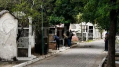 Investigan el hallazgo del cuerpo de un bebé dentro de un cementerio