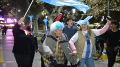 “Abuela, la la la”: Amelia, de 94 años, emocionó a todos los sanjuaninos en los festejos por Argentina