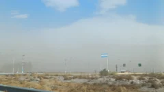 Viento Zonda, tierra y polvareda en San Juan: la temperatura se acerca a los 30º, con ráfagas intensas