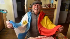 Entre dos banderas y un solo corazón: nació en España, hizo su vida en San Juan y emocionó con su respuesta sobre la final